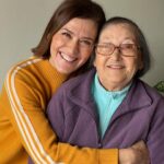 Fátima Lopes Instagram – A minha Rainha faz hoje 81 lindas primaveras. Que benção tê-la comigo e receber o seu abraço e o seu amor. Parabéns, minha querida mãezinha! 💝💝💝