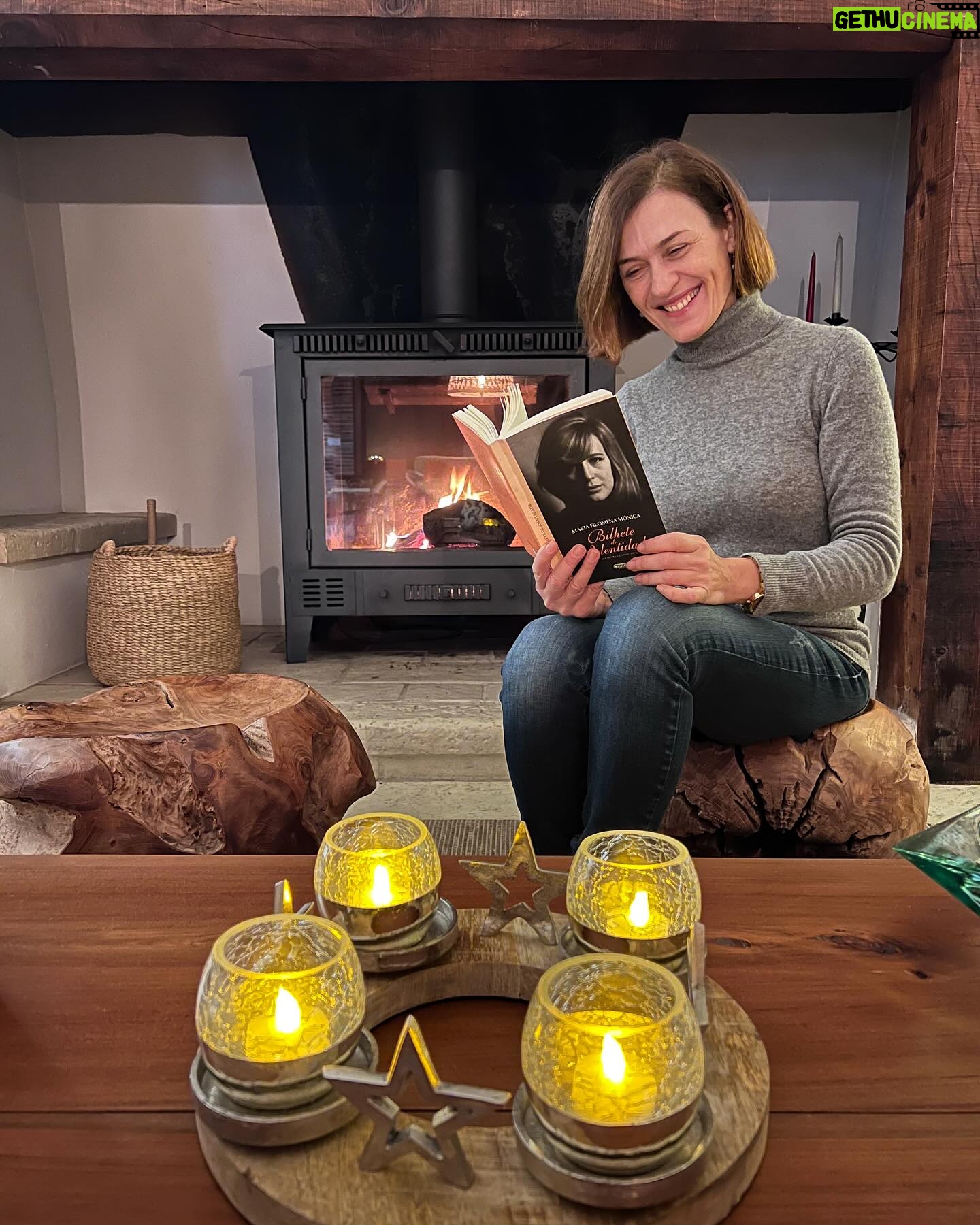 Fátima Lopes Instagram - Uma lareira, um bom livro e ótima companhia fazem um serão perfeito. 😊
