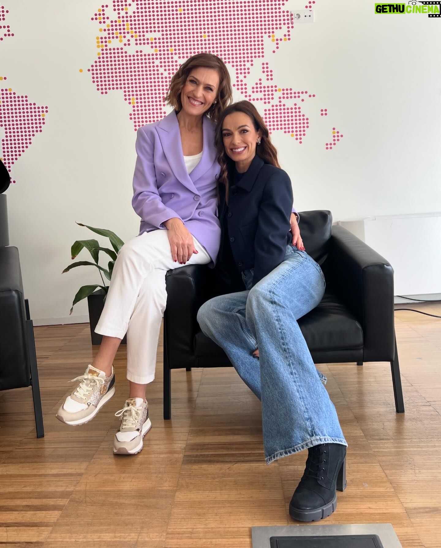 Fátima Lopes Instagram - A emissão especial “Olha a SIC na Taça” já se adivinhava um programa divertido. Com a equipa de apresentadores Iva Lamarão, Miguel Costa e João Paulo Sousa, foi mesmo animado. E o público acarinhou-nos muito. Obrigada a todos! 🤩