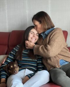 Fátima Lopes Instagram - A minha filhota celebra hoje 24 lindas primaveras. Vivo este dia com muita alegria e, ao mesmo tempo, emoção. Lembro-me de cada minuto do dia em que nasceu e invariavelmente conto à minha filha os pormenores do seu nascimento. Apesar de hoje ser uma mulher independente, continuamos as mesmas cúmplices de sempre. É tão bom poder abraçá-la e sentir que continua a ser um amor incondicional! 💓💓💓
