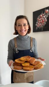 Fátima Lopes Instagram - Aqui em casa começámos bem cedo a fazer os doces de Natal. Este ano, as fatias douradas não esperaram pela passagem de ano. Valeu a pena. Estão deliciosas! Desejo a todos um Santo Natal, cheio de saúde, paz e amor! 🥰🎄✨