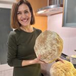 Fátima Lopes Instagram – Acabei de receber dois belos pães artesanais de Trás-os-Montes. Para mim vai ser um perdição. 😋💛