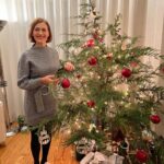 Fátima Lopes Instagram – Cá em casa, hoje foi dia de fazer a árvore de Natal, em família, e desfrutar cada minuto! É das coisas que mais felicidade me dá. 🎄💖