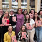 Fátima Lopes Instagram - Apresentei o meu novo livro, “O Amor Mora No Andar De Cima”, a um grupo de booktokers na Biblioteca Municipal no Palácio das Galveias. Foi uma experiência muito interessante com mulheres de várias idades, mas todas apaixonadas por livros. É um privilégio poder conversar sobre as temáticas dos livros e ao mesmo tempo fazer partilhas pessoais sobre a nossa própria vida! 🥰 #bibliotecapalaciogalveias