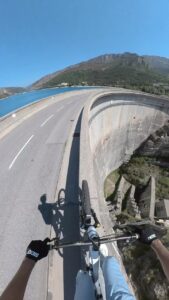 Fabio Wibmer Instagram - It‘s all in the mind 🙏🏼 Behind the Scenes will be out on Tuesday, 6th of Dec on Red Bull TV! 🎥 @insta360 X3 #VideoGame #GTB #mtb #dam #pov #bike