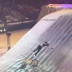 Fabio Wibmer Instagram - Had to give the double step down flip a try in the show but just didn‘t quite come around. Bruised a bit my ribs but all good 🤙 @mastersofdirt