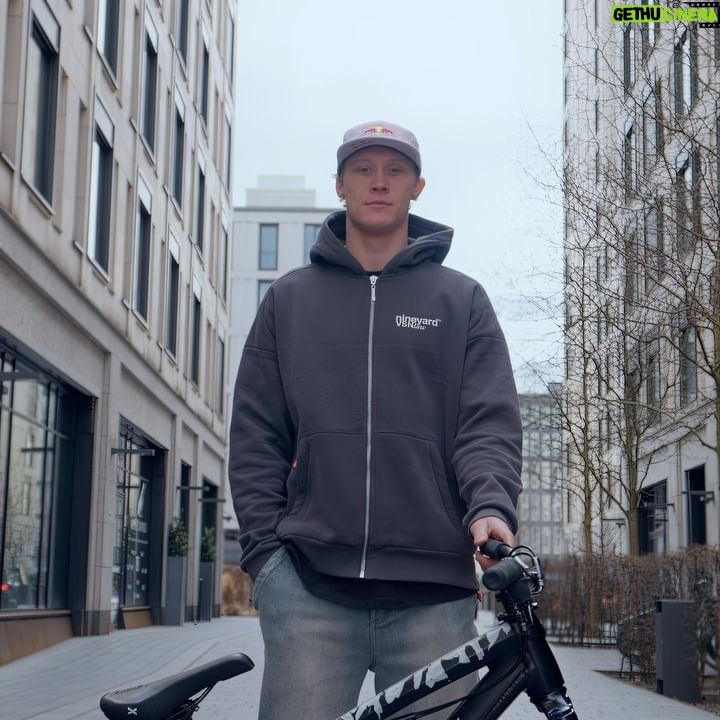Fabio Wibmer Instagram - Welcome to @nineyard_ ! @johanssoemil 👊😤