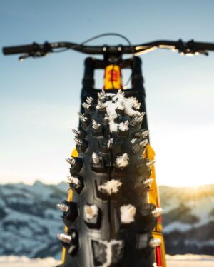 Fabio Wibmer Instagram - We‘re back! ❄️🔥
New video dropping on Thursday!
Let‘s go 🤟

PC @philipplatzer / @hannesberger_com