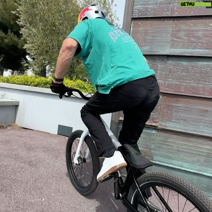 Fabio Wibmer Instagram - 1 spot 3 lines Fun day riding in the south with @jackheard9 🙏