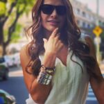 Fabiola Campomanes Instagram - Qué linda la primavera en Buenos Aires . 💎 gracias por mis pulseras @aletaricajoyasoficial @alejandratarica 📸 @feferobledopeinador