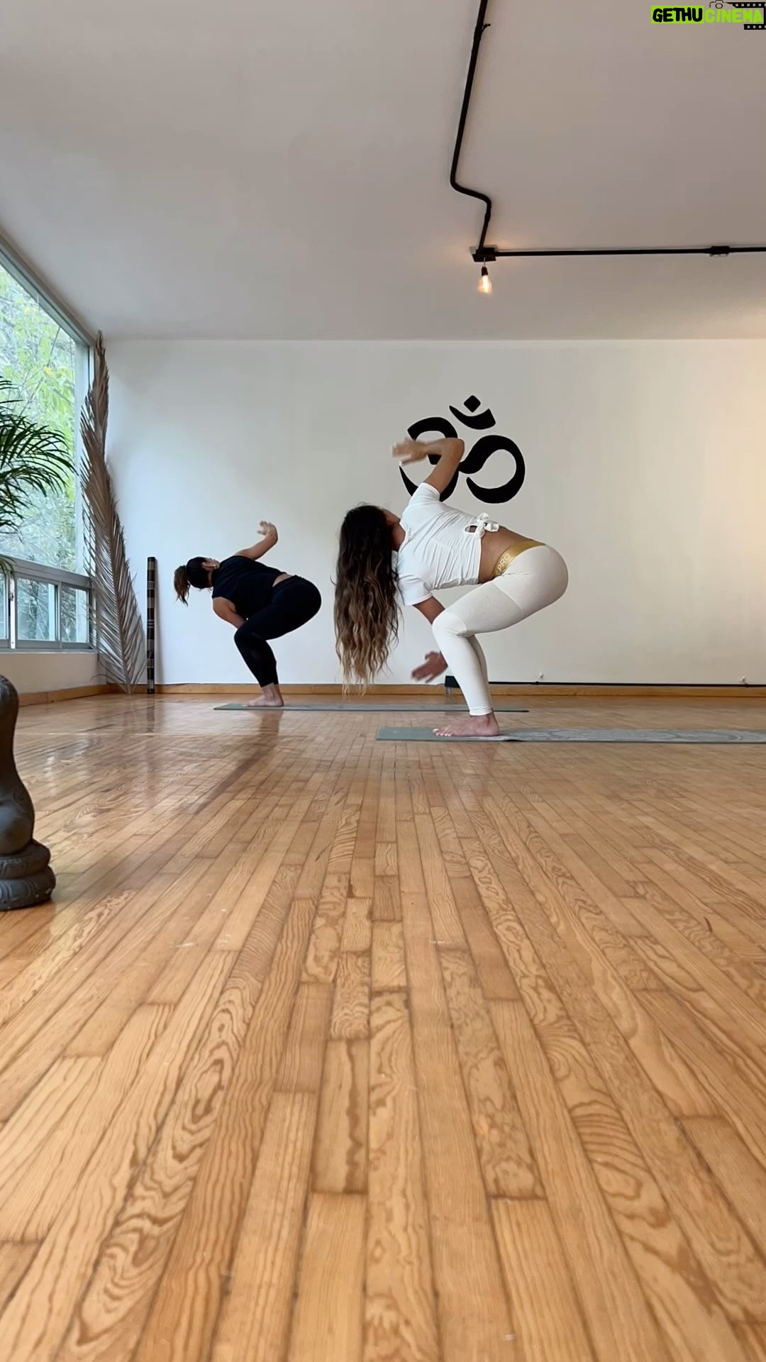 Fabiola Campomanes Instagram - Ven a practicar….. @henkowellnesscenter 🫶 @sofiacampomanes