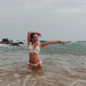 Fabiola Campomanes Instagram - Hay que atreverse a vivir nuevas experiencias 😁🐚🤩 #rescilience