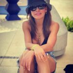 Fabiola Campomanes Instagram - Apapacho…………. Entiendo que hoy más que nunca son tiempos difíciles para todos. Es por eso que creo que es importante apapacharnos : acariciémonos con el alma. 🤍