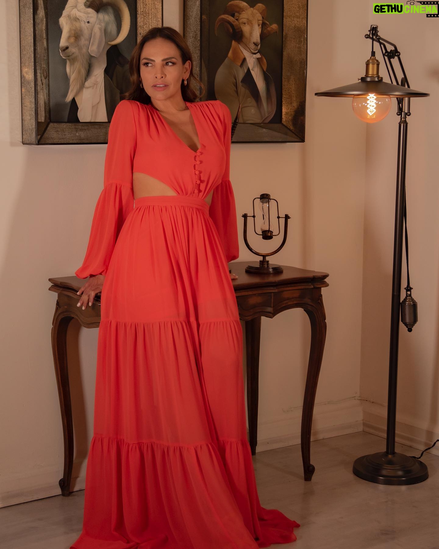 Fabiola Campomanes Instagram - Shoot para @enbici.life 💛 . . . Photo: @_kbocanegra Styling: @steponfashion @grupojulio @parisrodriguezdesigns Location: @yayas_studio PR: @_boknegra_