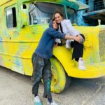 Fabiola Campomanes Instagram - Una breve historia , Estaba tomándome una foto y de pronto apareció el artista y lo invité a tomarse la foto conmigo. 😁🤍 lindos momentos en Buenos Aires .