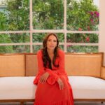 Fabiola Campomanes Instagram - Aquí les comparto algunas de las fotos para la portada de la revista . @mujerintime Gracias 📸 @_kbocanegra styling @steponfashion 👗 @parisrodriguezdesigns Locación @yayas_studio y mi querido PR @_boknegra_ Gracias a todos lo disfrute mucho .