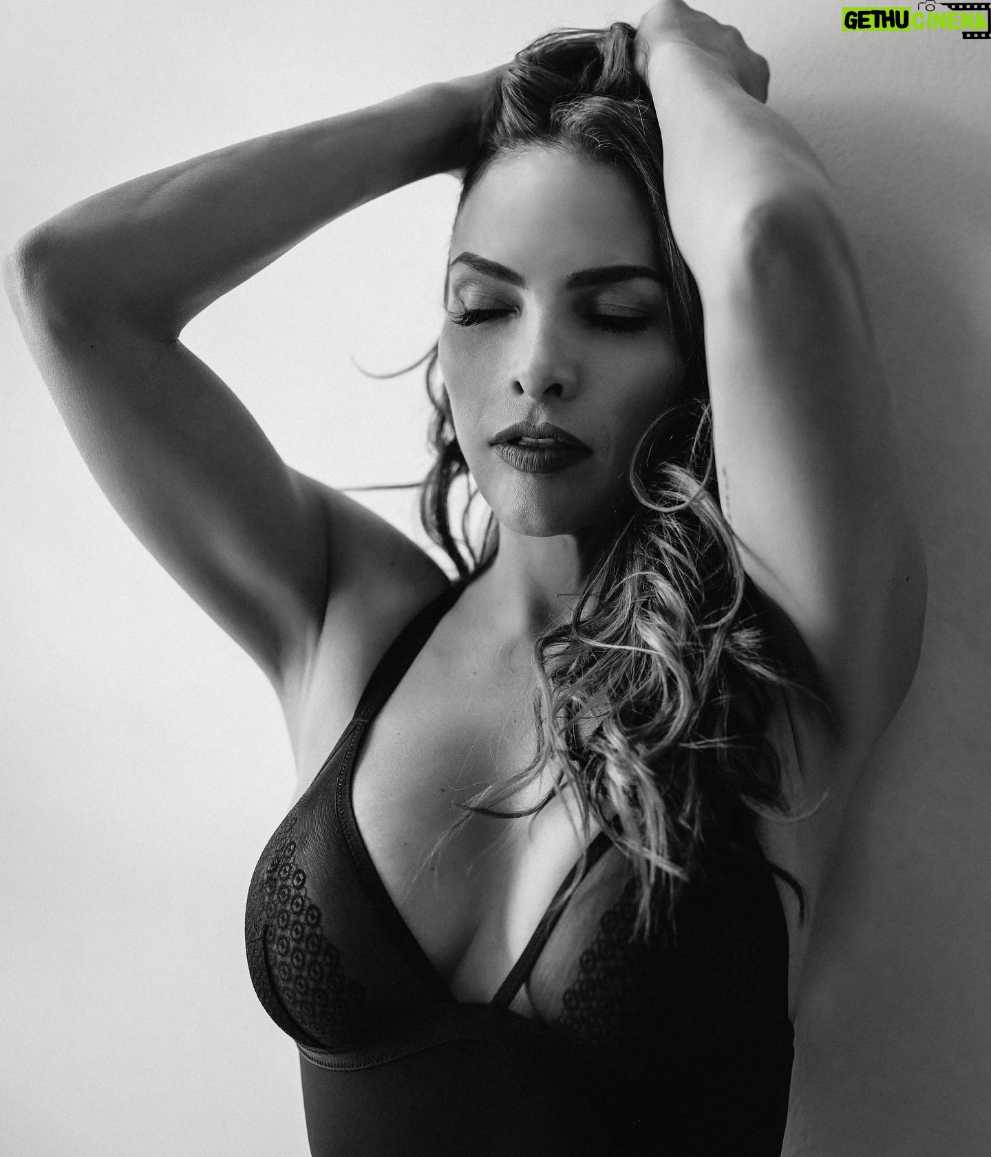 Fabiola Campomanes Instagram - No lo pienses Tanto 🤍 📸 @john_klimt