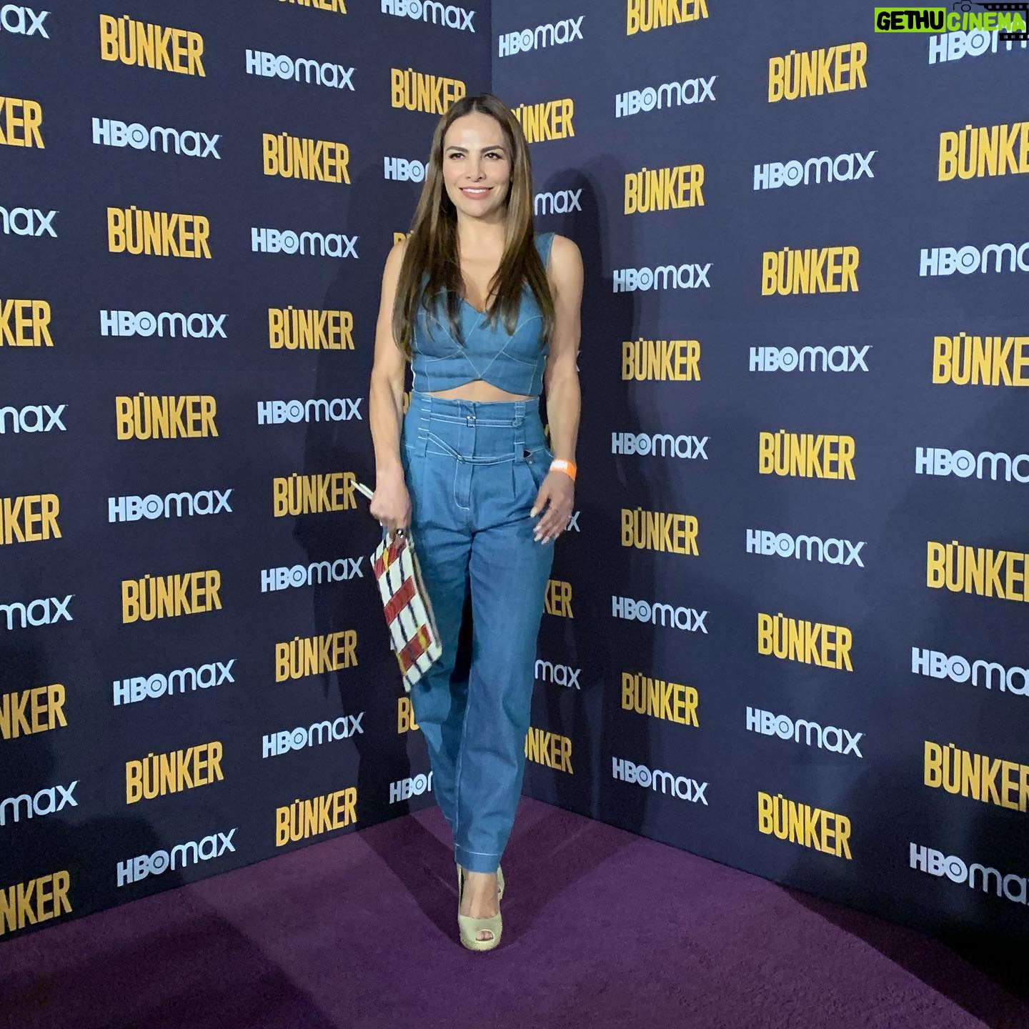 Fabiola Campomanes Instagram - En la premier de Bunker. Y no se pierdan #40noesnada por @hbomaxla . ¡Espero sus comentarios! 👗 @reinadiaz