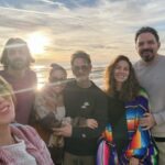 Fabiola Campomanes Instagram - Gracias, por lo afortunada que soy de cerrar y empezar otro año y tenerlos en mi vida y por los que faltan en la foto . Gracias les deseo amor y salud para ustedes y sus seres queridos. 🤍 Que la paz y el amor se viva en todos los corazones ♥️