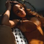 Fabiola Campomanes Instagram - Primavera vibes 🧡🍊🧡 Tiempo de resurgir. Gracias @john_klimt por este shooting 🤟🏻