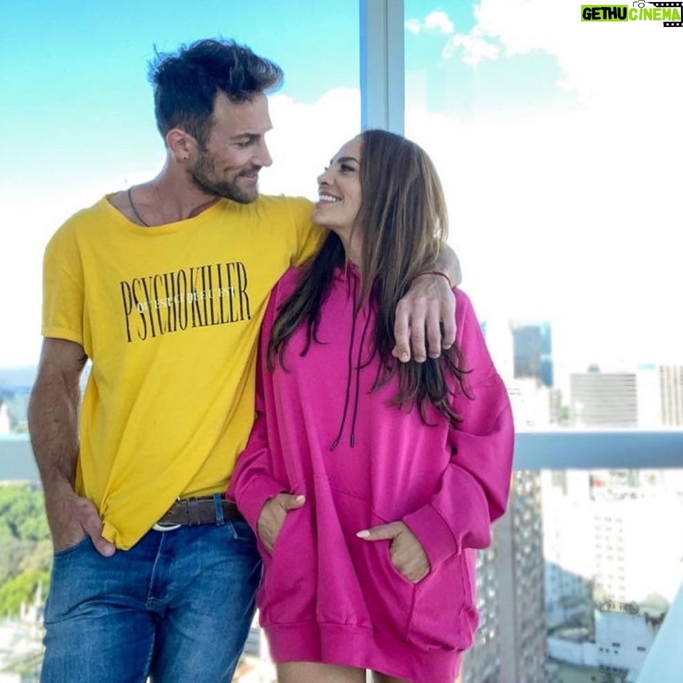 Fabiola Campomanes Instagram - No importa la distancia ni el tiempo , si no el reencuentro de la amistad verdadera. Eres un chingon !!!! @ezequiel.mts admiro tu tenacidad @hibananasjeans