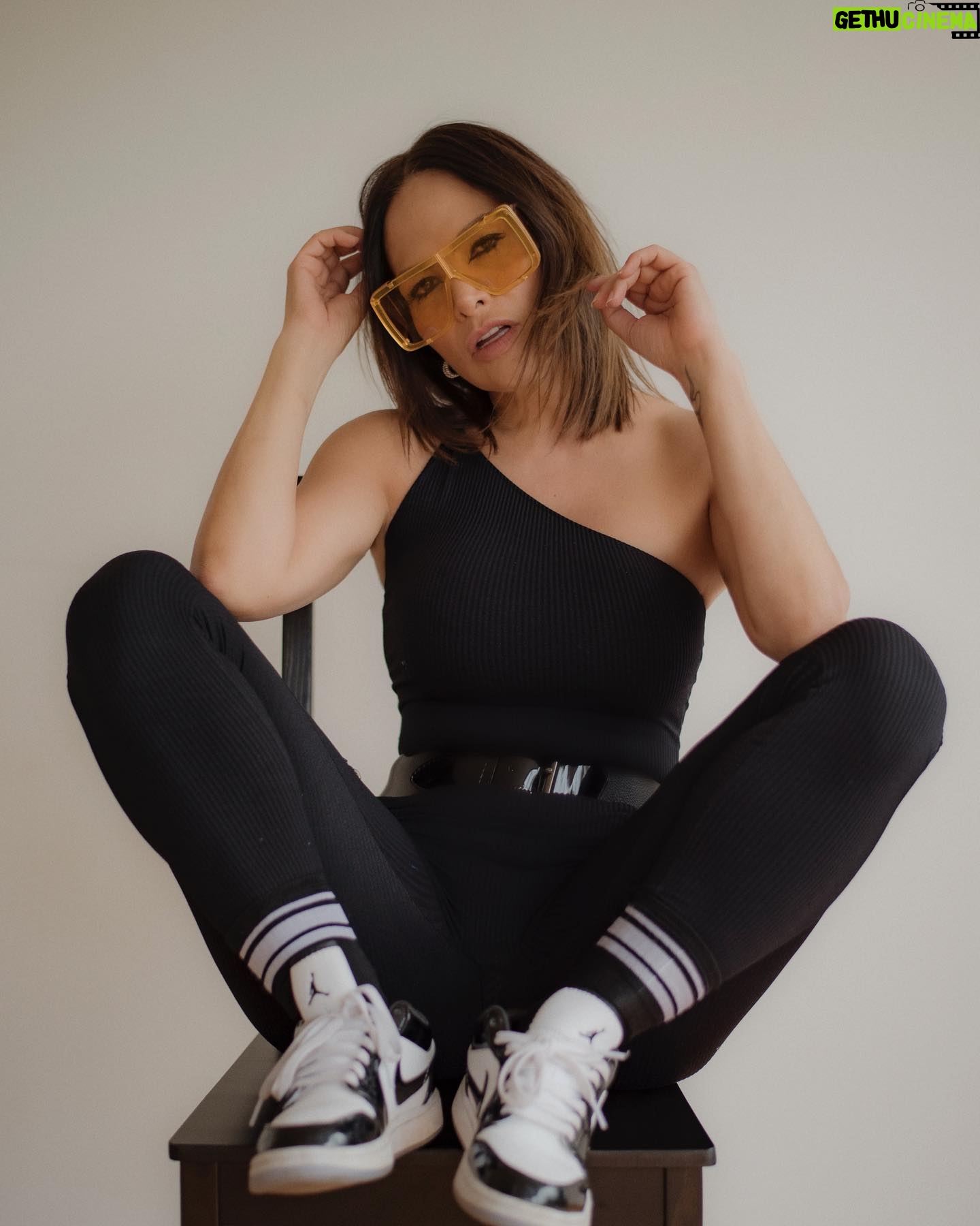 Fabiola Campomanes Instagram - El cambio es inevitable, Pero la transformaci贸n personal , depende de ti . 馃