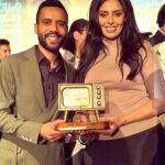 Fadwa Taleb Instagram - الحمد لله تتويج سلسلة صلاح وفاتي بالجائزة الكبرى كأحسن سلسلة كوميدية لسنة 2024 بمهرجان مكناس للدراما التلفزية شكراً مخرج العمل لعشير والمبدع @medamine_elahmar منتج العمل المغامر @drisschahtane مديرة الإنتاج المقاتلة @karimaoulhous شكرا للفنان الكوميدي والمبدع و العقل المدبر اللي كاتقاسم معايا هاد العمل @taliss1 وشكراً لكم يا أحسن ورأرقى جمهور على دعمكم وحبكم وتشجيعاتكم الدائمة 🥇 ومبروك علينا وعليكم ا❤️💪 @fmftv @al_aoula @mahmoudbellahcenofficiel ا