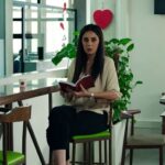 Fadwa Taleb Instagram - شكون بحال ياسمين ؟👉🏼 بغات تولي قدوة فالحب ❤️ ساعة غتولي عبرة يلاه البطلات شكون بحالها 🙂😂؟ تفرجو كل اتنين و أربعاء على الاولى مع 21h30 ف سلسلة ❤️ @jihaneelbahhar_pro @al_aoula @jamalelkhanoussi @nada_ech_charqaoui @mansourbadriofficial @badria_atallah_officiel #aloula #fadouataleb #serie #lovestory
