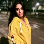 Fadwa Taleb Instagram - سنة سعيدة تولموند 😄🦋❤️🎆 و كيدايرين ؟ لاباس ؟ كي خرجت دوارتكوم ؟ 😂 @hananezouhdi_officiel 🦋🪬