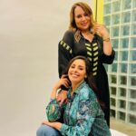 Fadwa Taleb Instagram - الملف الاخضر مزاااااال غيولي ازرق 😂😂😂 💖🤍 @majdoulineidrissi_officiel سلسلة (محبوبي) @jihaneelbahhar_pro @je_films_official