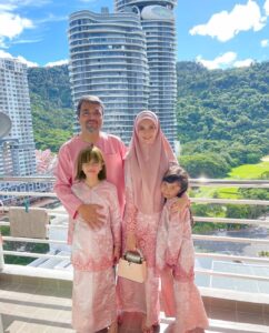 Faezah Elai Instagram - Eid Al Adha.. Wishing for this day to bring peace, prosperity, and devotion to your soul! May the blessings of Allah(SWT) always be with you in this life and the afterlife. Eid Mubarak! . #eidaladha #feelingblessed #alhamdulillah #faezahelai #dealovaheyrinna #auroraheyricca #lovelovelove