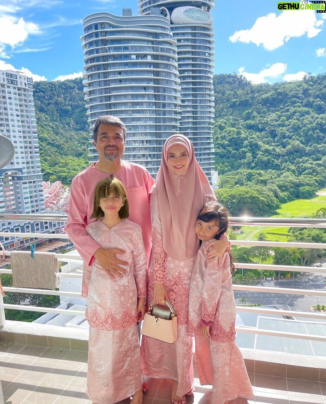 Faezah Elai - 10.9K Likes - Eid Al Adha..
Wishing for this day to bring peace, prosperity, and devotion to your soul! May the blessings of Allah(SWT) always be with you in this life and the afterlife. Eid Mubarak!
.
#eidaladha #feelingblessed #alhamdulillah #faezahelai #dealovaheyrinna #auroraheyricca #lovelovelove