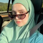 Faezah Elai Instagram - 8 hours of driving to Terengganu without hotel reservation and all hotels in KT were fully booked!! How does that sound?? 🤢 Raplah!! Tumpang rumah ampa boleh? 🙃 . Wearing tudung Dealova series in Parrot by @febyfaezahelai . . #lastminuteplan #nakdoktidoqmanamalamni #faezahelai #tudungfaezahelai