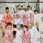 Faezah Elai Instagram - Baru sempat nk post gambaq.. yesterday.. my day 1 raya.. Our baju this year from @rosezie_collection in white.. Simple2 saja ampa oii.. penang panaih lit2 ampa oii.. nk pakai berambu ramba mau berpeloh ketiak.. Selamat Hari Raya Maaf Zahir Batin.. . #ootd #ootdfaezahelai #faezahelaiootd #ootdraya #faezahelai #1stdayraya #throwback