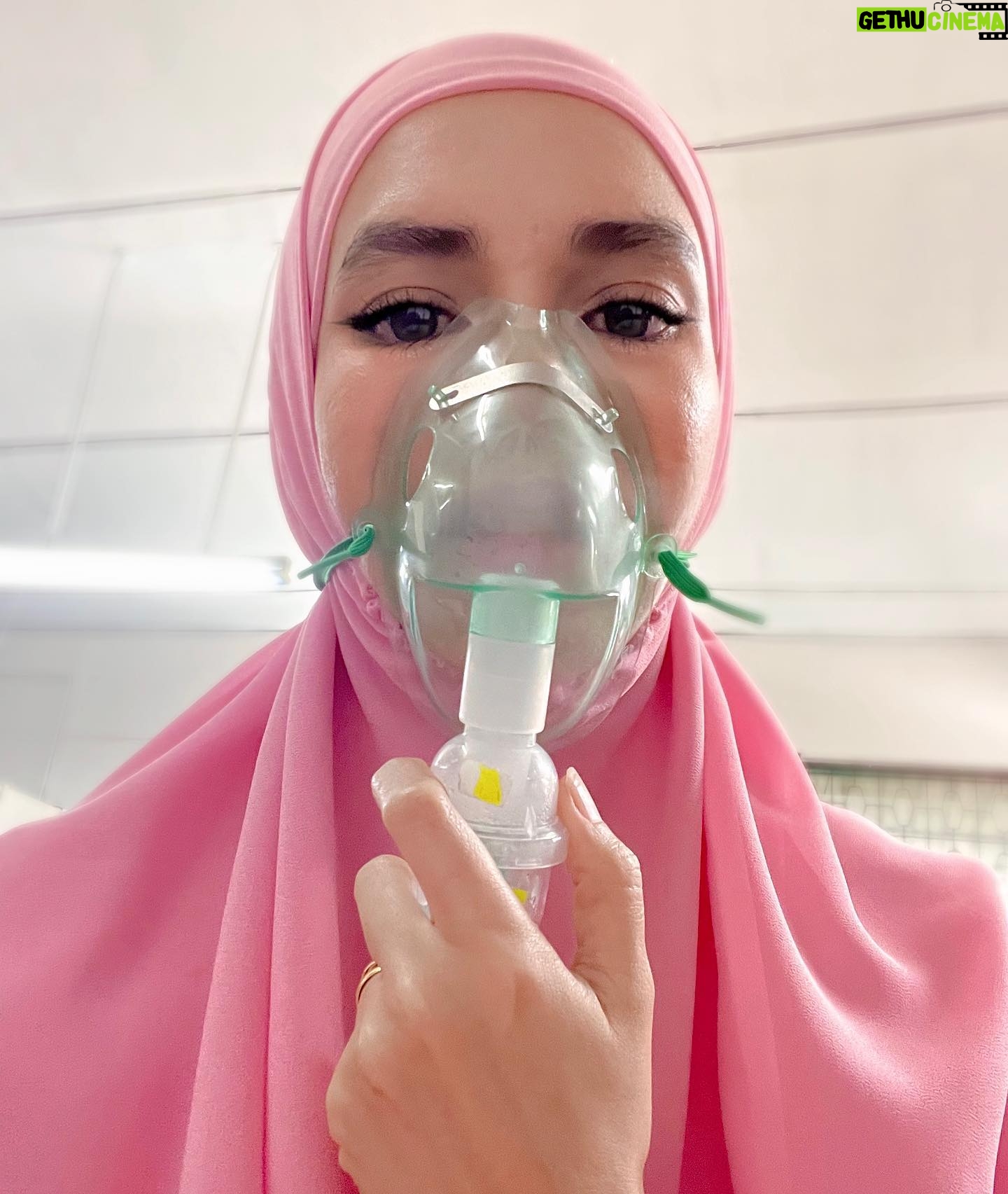 Faezah Elai Instagram - How I celebrate my 3rd and 4th day raya.. 🤢🤧🤒 . #asthmaattack #faezahelai