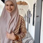 Faezah Elai Instagram – Sekali sekala maini share ngan ampa.. 😂🤣
Lama tk share ootd.. ni ootd utk yg 40an ke ataih tp nampak 20an 😜
.
#ootd #faezahelaiootd #ootdfaezahelai #myootd #faezahelai
