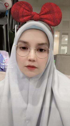 Faezah Elai Instagram - Dh tua pon bodoh 😂🤣
Happy Sunday everyone..
#jokeshujungminggu #justkidding #faezahelai