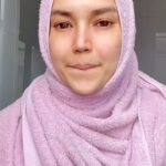 Faezah Elai Instagram – This video was recorded this morning after I woke up..😂🤣
Mata kecik sebelah! 
Depa kata ‘cantik ampa tk makeup..’ nendiaaaaaa muka seropa tepung talam kena tumbuk bila bangun pagi 😂🤣
ŞAja nk bg ampa tgk kulit kami tk flawless ampa oii.. live kt tiktok tk clear walau tk pakai filter.. yg ni HD clear punya!! Notice my scars?? Yup still there tp dh lighten up..
Home Microneedling treatment with @officialpurestbyfaezahelai for almost 10 years now..
GO GRAB URS NOW!!
Shopee : faezahelai.os
Tik Tok : PurestbyFE
50% off all items
.
P/S : nampak taik mata dak?

#cantiktaktudungkami #homemicroneedlingkit #purestbyfaezahelai #dermaroller #mircroneedling #deepacars #acnescars #acnescarsremoval #faezahelai #lovelovelove