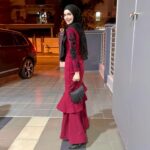 Faezah Elai Instagram – Cerita open house last week..
Tq @alianajihah jemput kami.. @fawzanliza for having us..wonderful evening with delicious food!! 
.
Tudung Dealova Series by @febyfaezahelai 
Baju kurung tahun 2018 ka 17 ka.. tk ingat.. from @azuredzua 
.
#openhouse #rayaootd #ootdfaezahelai #faezahelaiootd #tudungfaezahelai #hijab #hijabi #hijabers #feelingblessed #alhamdulillah #lovelovelovelove