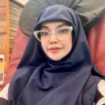 Faezah Elai Instagram – Me after a massage on the massage chair at the mall..
I was looking just fine before the massage.. 
Org lain dok ataih Tu after massage elok ja..
Why can’t I just be normal??? Why?? Why??
.
#metryingtogetamassage #faezahelai
P/S : seblom ampa tanya,that glasses from @cool.aunty