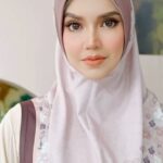 Faezah Elai Instagram – Muka pirashat.. 🤣😂
Jom raya with @aminiehijab_hq 
.
#tudungraya #tudunginstant #faezahelai