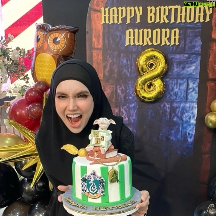 Faezah Elai - 3 Likes - One with Mr Debbie!
#throwback #auroraheyriccaturns8 #faezahelai #feelingblessed #alhamdulilah