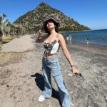 Fahriye Evcen Instagram - Welcoming summer ☀️💛