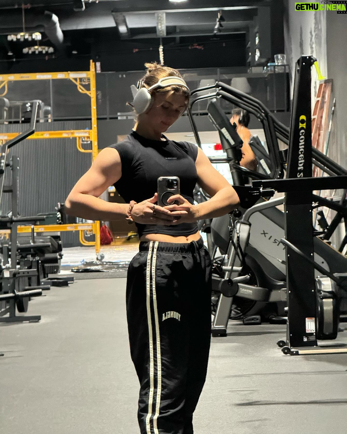 Faith Ordway Instagram - recent gym archives☝️🤓