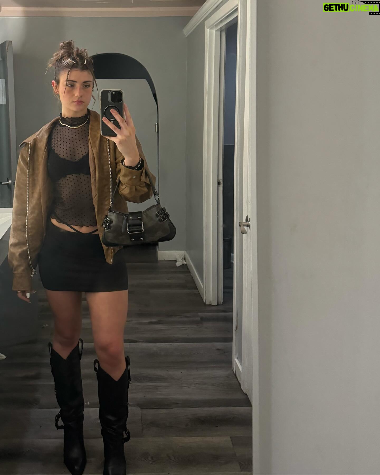 Faith Ordway Instagram - me once a month when i’m not wearing gym clothes