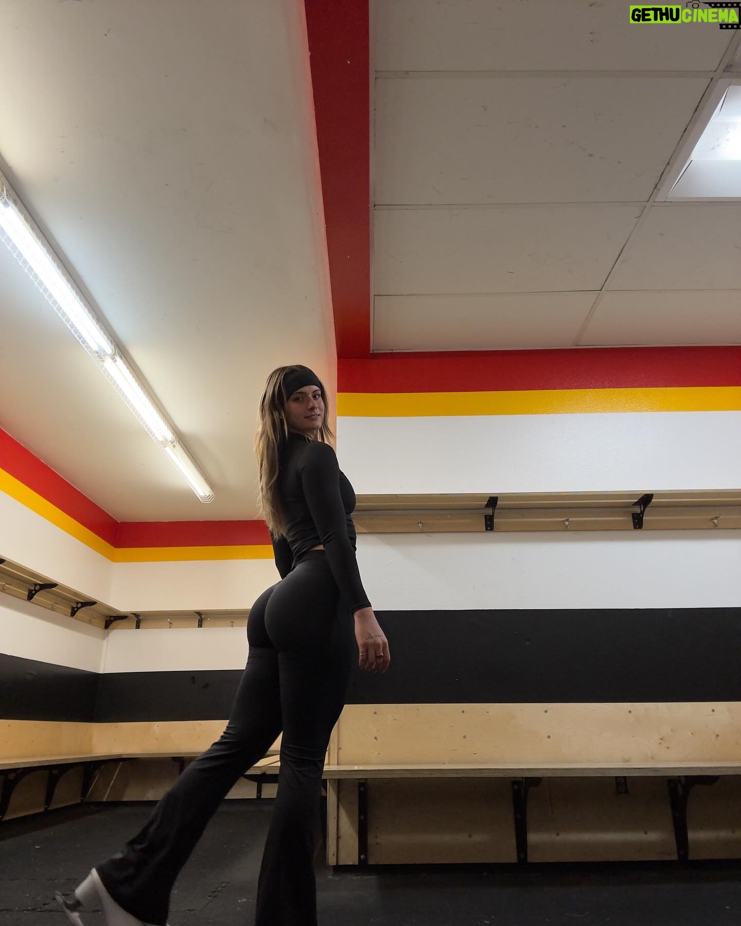 Faith Ordway Instagram - decided to take up the sport of skating… figures😏⛸️