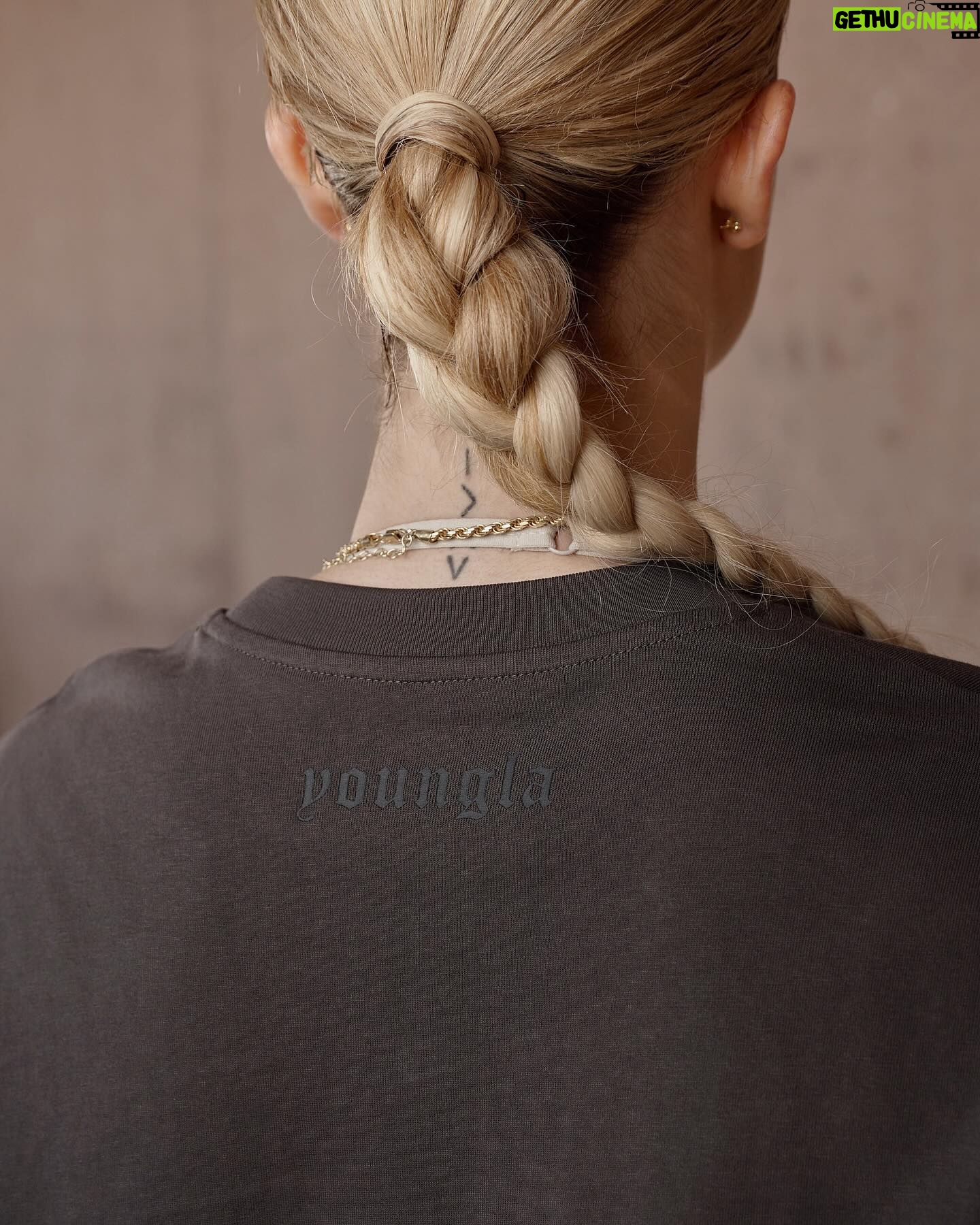 Faith Ordway Instagram - the black friday drop is so good @youngla