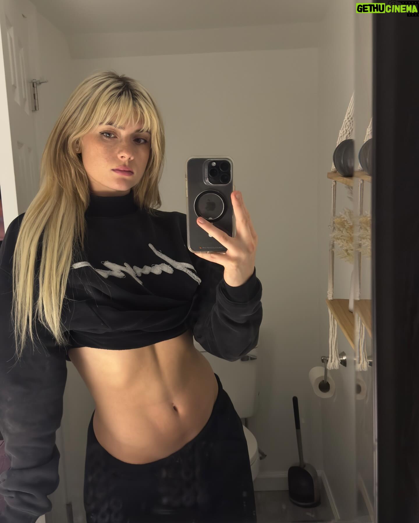 Faith Ordway Instagram - the black friday drop is so good @youngla