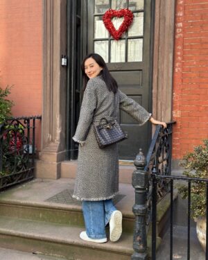 Fala Chen Instagram - Perfect Sunday morning running errands and visiting friends. I love NYC in early spring. Oh and I had a lovely Valentine’s Day, did you? 
♥️ 
♥️ 
♥️ 
#bottegaveneta #andiamo