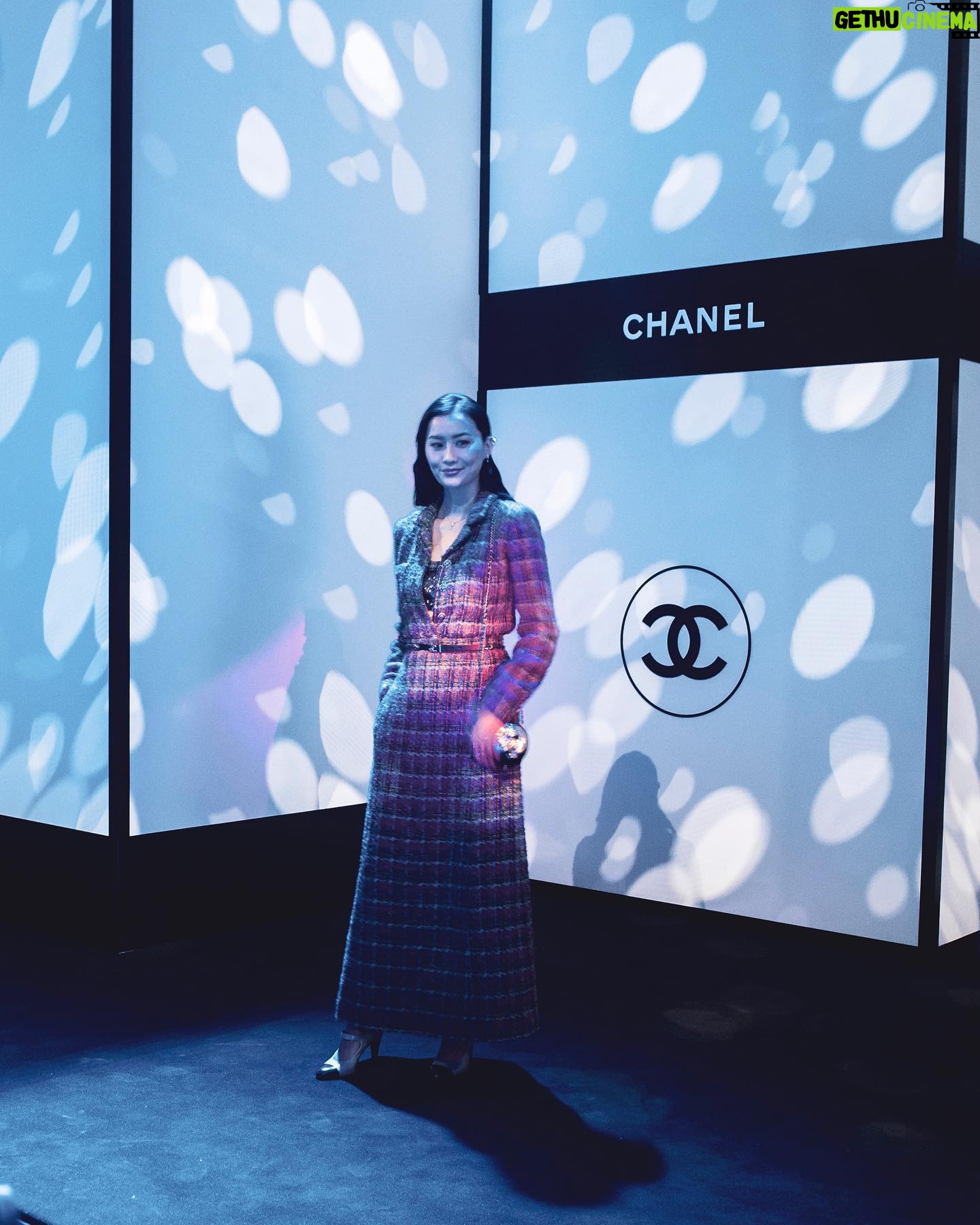 Fala Chen Instagram - An incredible night at Le Grand Numero de CHANEL in Paris 🇫🇷 Merci @chanelofficial #GRANDNUMEROCHANEL #CHANELFRAGRANCE hair: @alexso_theattic makeup: @sunn.seo